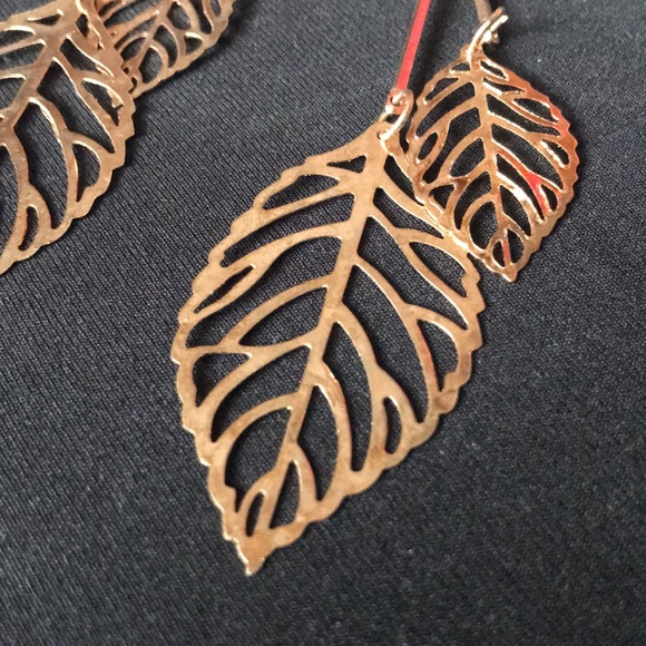 Leaf print Earrings - Picture 2 of 4